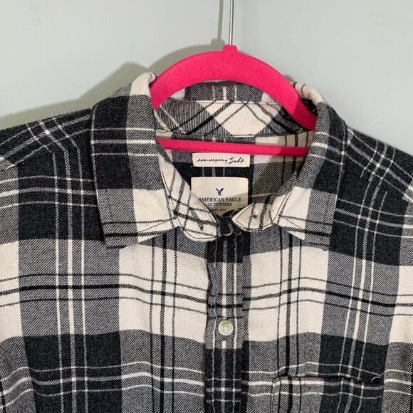 American Eagle black white plaid collared long sleeve button front shirt - Picture 4 of 10